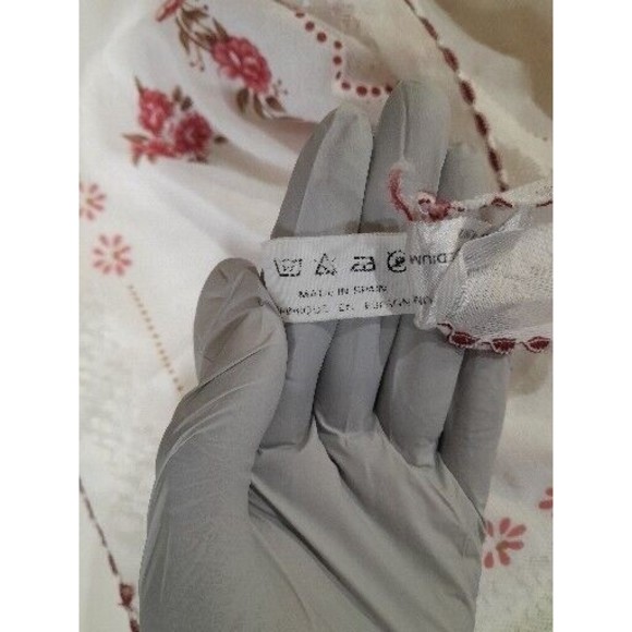 Vintage Spanish Floral Lace Tablecloth, Large 84x75 Inches - Picture 5 of 10